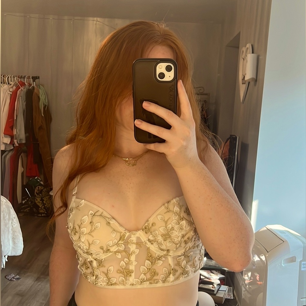 White flowered bra / bralette